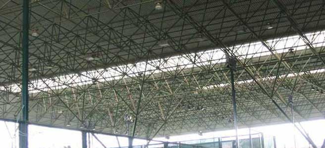 Refuerzo del alumbrado en pistas de padel de Las Norias